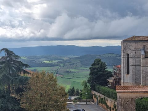 Nearby landmark, Day, Neighbourhood, Natural landscape, Landmark view, Mountain view