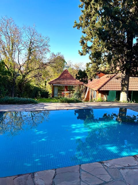 Lujosa casa en la mejor zona de chacras, Mendoza, con piscina, jardín y quincho House in Luján de Cuyo