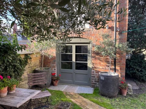 Victorian Red Brick Barn in the Heart of Stamford Apartment in South Kesteven District