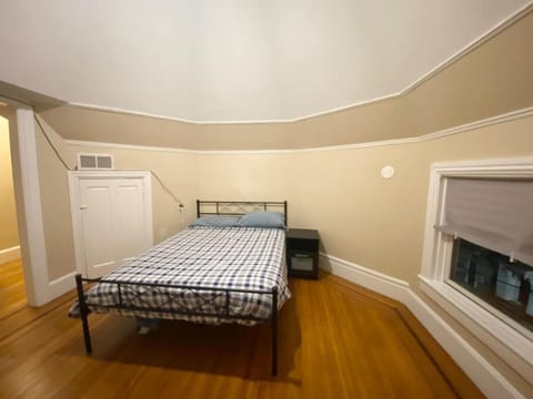 Nice room in Federal Hill, Downtown with shared bathroom and kitchen cc Apartment in Providence