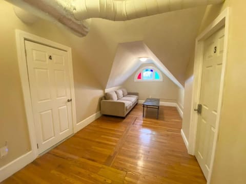 Big room in Federal Hill, Downtown with shared bathroom and kitchen ca Apartment in Providence