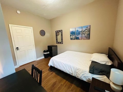 Nice room near Whole Foods, Brown University with shared bathroom and kitchen bab Apartment in Providence