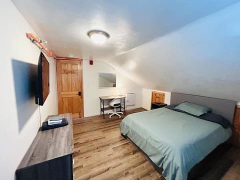 Nice room by Whole Foods Brown University with shared bathroom and kitchen cdd Apartment in Providence