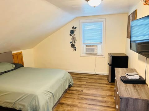 Nice room by Whole Foods Brown University with shared bathroom and kitchen cdd Apartment in Providence