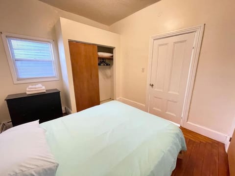 Updated apartment near Whole Foods, Brown Univer Apartment in Providence