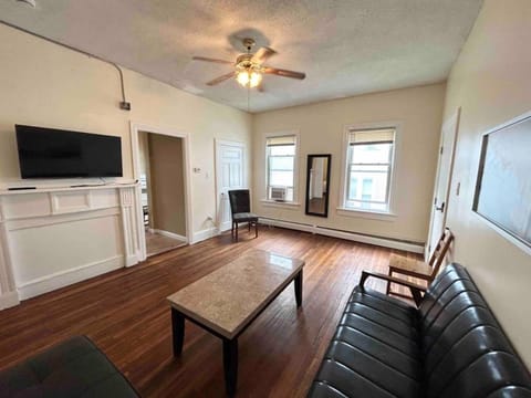 Updated apartment near Whole Foods, Brown Univer Apartment in Providence