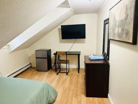 Cozy room near Whole Foods, Brown University with shared bathroom and kitchen bcb Apartamento in Providence