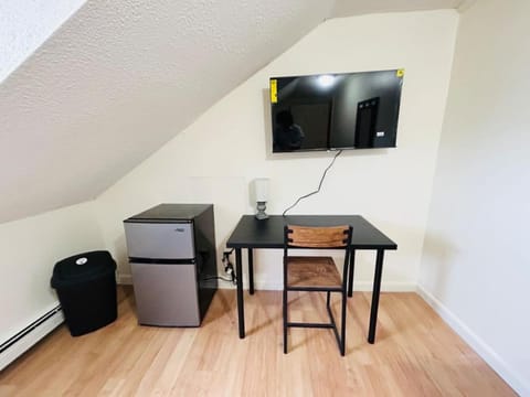 Cozy room near Whole Foods, Brown University with shared bathroom and kitchen bcb Apartamento in Providence