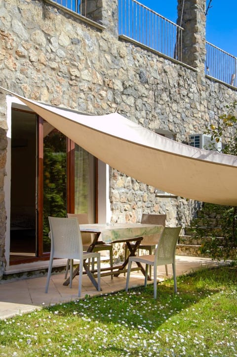 Patio, Garden, Dining area