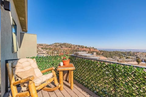 Cathedral Spires Luxury Home Tucked in the MTN'S Villa in Colorado Springs