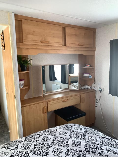 Static caravan golden gate holiday centre 2 bedroom 6Berth gas and panel heating double glazing Campground/ 
RV Resort in Towyn