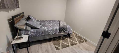 Gorgeous 2 bedroom Basement Guest Suite & Free Parking Bed and breakfast in Airdrie