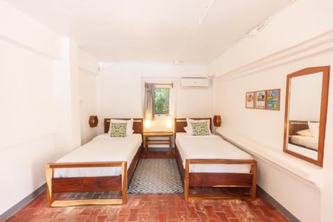 Bed, Photo of the whole room, Bedroom, air conditioner