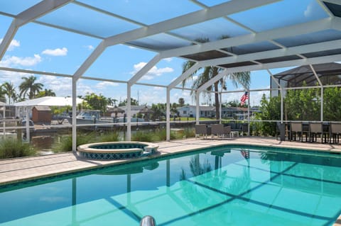 COCO LOCO! Canal Front, Pool, Dock & More! House in Cortez