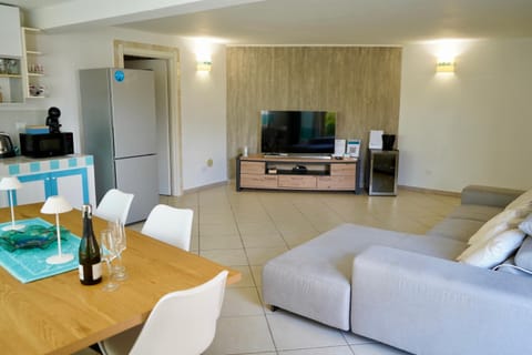 Communal lounge/ TV room, TV and multimedia, Living room, Evening entertainment, minibar