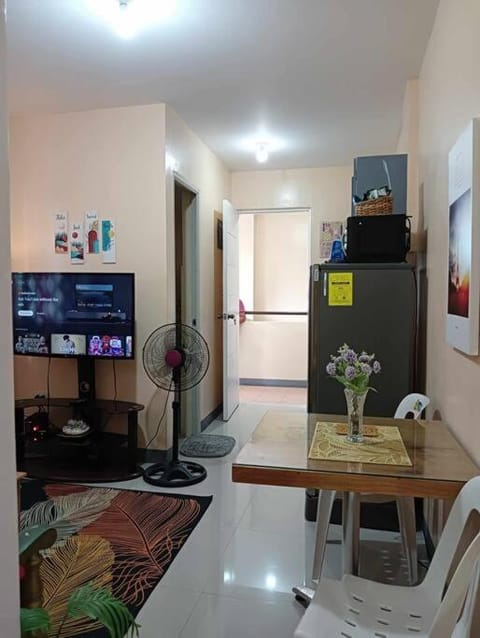 5mins walk to SM with wifi netflix Apartment in Santa Rosa