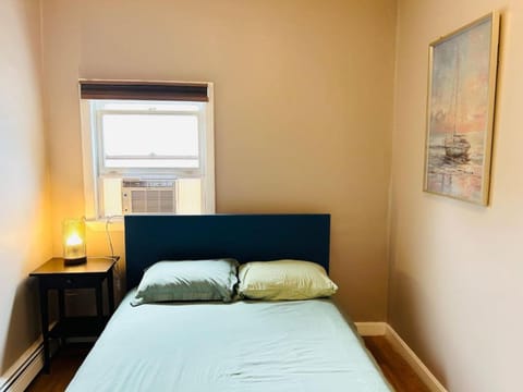 Cute room near Whole Foods, Brown University with shared bathroom and kitchen be Appartamento in Providence