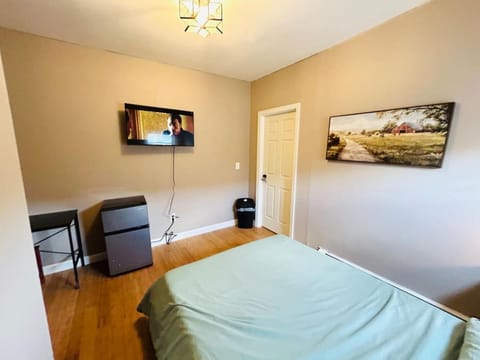 Cute room near Whole Foods, Brown University with shared bathroom and kitchen be Appartamento in Providence