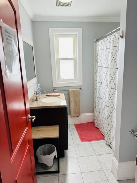 Nice room in Federal Hill, Downtown with shared bathroom and kitchen bd Appartamento in Providence