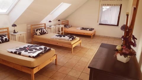 2 Zimmer Obergeschoss Wohnung mit Balkon KASSEL Apartment in Kassel