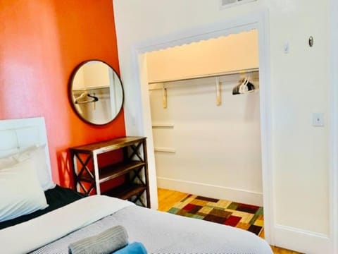 Nice room in Fed Hill, Downtown with shared bathroom and kitchen bc Apartamento in Providence