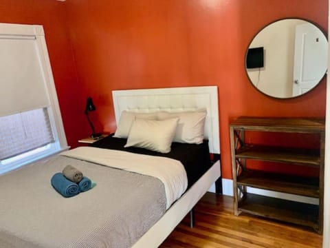 Nice room in Fed Hill, Downtown with shared bathroom and kitchen bc Apartamento in Providence