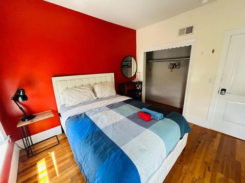 Nice room in Fed Hill, Downtown with shared bathroom and kitchen bc Apartamento in Providence