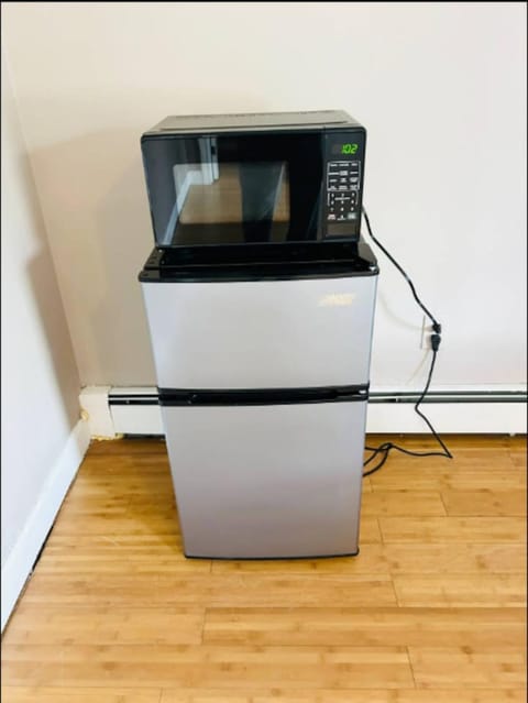 Large Sunny room near Whole Foods, Brown University with shared bathroom and kitchen bbd Apartment in Providence