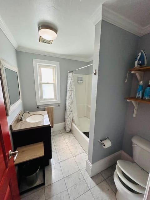 Large beautiful room in Federal Hill, Downtown with shared bathroom and kitchen 21 Appartamento in Providence