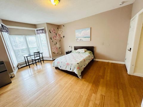 Large room near Whole Foods, Brown University with shared bathroom and kitchen 221 Appartamento in Providence