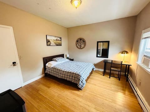 Nice room near Whole Foods, Brown University with shared bathroom and kitchen House in Providence