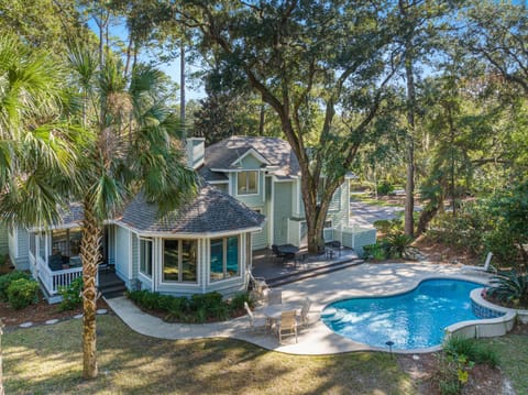 Property building, Garden view, Pool view, Swimming pool