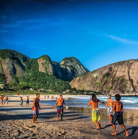 Itacoatiara Jardim Secreto Piscina hidro e sauna House in Niterói