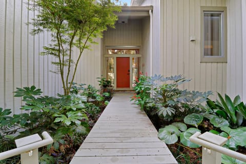 Property building, Facade/entrance, Garden