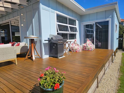 Private Hideaway with Beach & Marina Access House in Picton