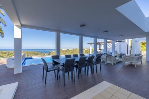 Villa Alice - Walk to beach Pool Tennis court Villa in Ferragudo