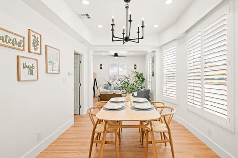 Living room, Dining area