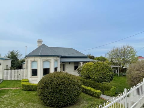 Amaroo Guest House House in Ulverstone