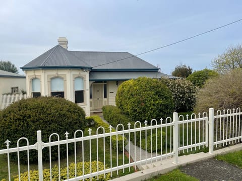 Amaroo Guest House House in Ulverstone