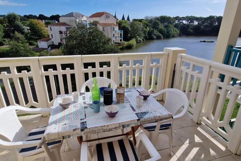 Day, Natural landscape, View (from property/room), Balcony/Terrace, Living room, Dining area, Lake view