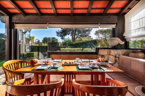 Balcony/Terrace, Living room, Food and drinks, Dining area