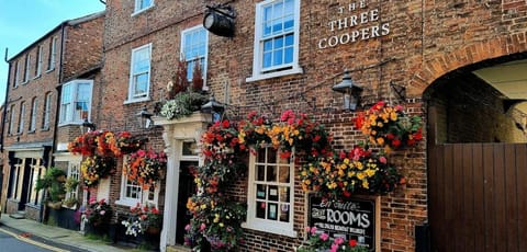 The Three Coopers Bed and Breakfast in Bedale Beck