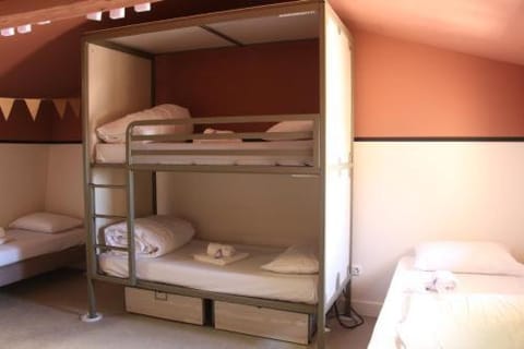 Bed, bunk bed