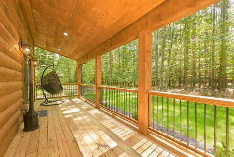 Mountain Laurel: New, Lake Access w. Dock Slip, Hot Tub, Dogs OK House in Deep Creek Lake