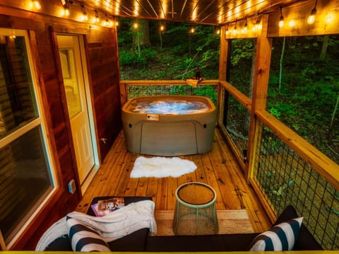 Hot Tub, Balcony/Terrace, Seating area