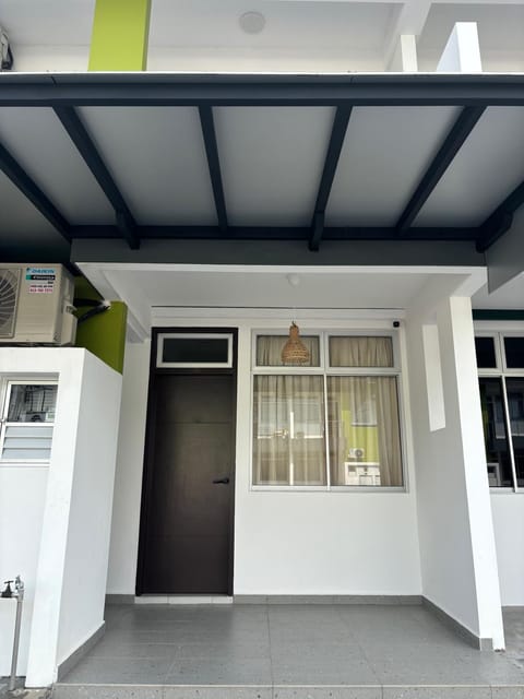 Dreamstays near UTM JPO Temple Senai Airport Apartment in Johor Bahru