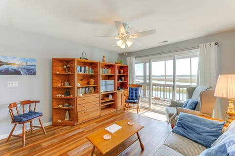 3 Mi to Beach Waterfront Condo in Chincoteague! Appartement in Chincoteague Island