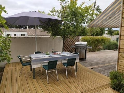 Patio, Garden, Dining area, Garden view