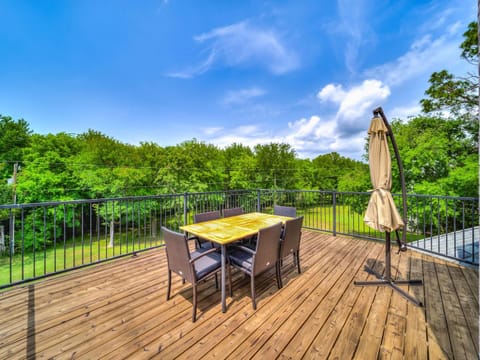 Shady Shores Lake House - Hot Tub Dog-Friendly House in Lake Lewisville