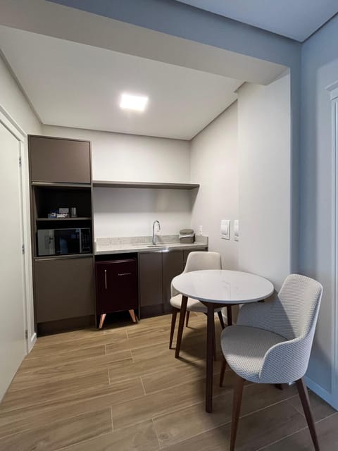 Dining area, minibar